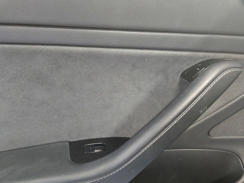 Used 2019 Tesla Model 3 Standard Range image 11