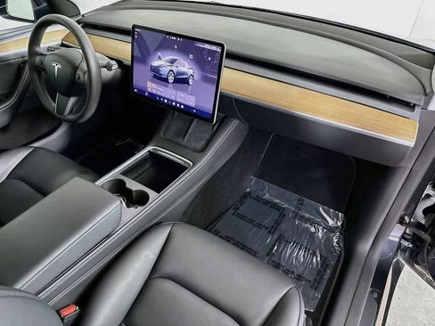 Used 2024 Tesla Model Y Long Range AWD/4WD image 32