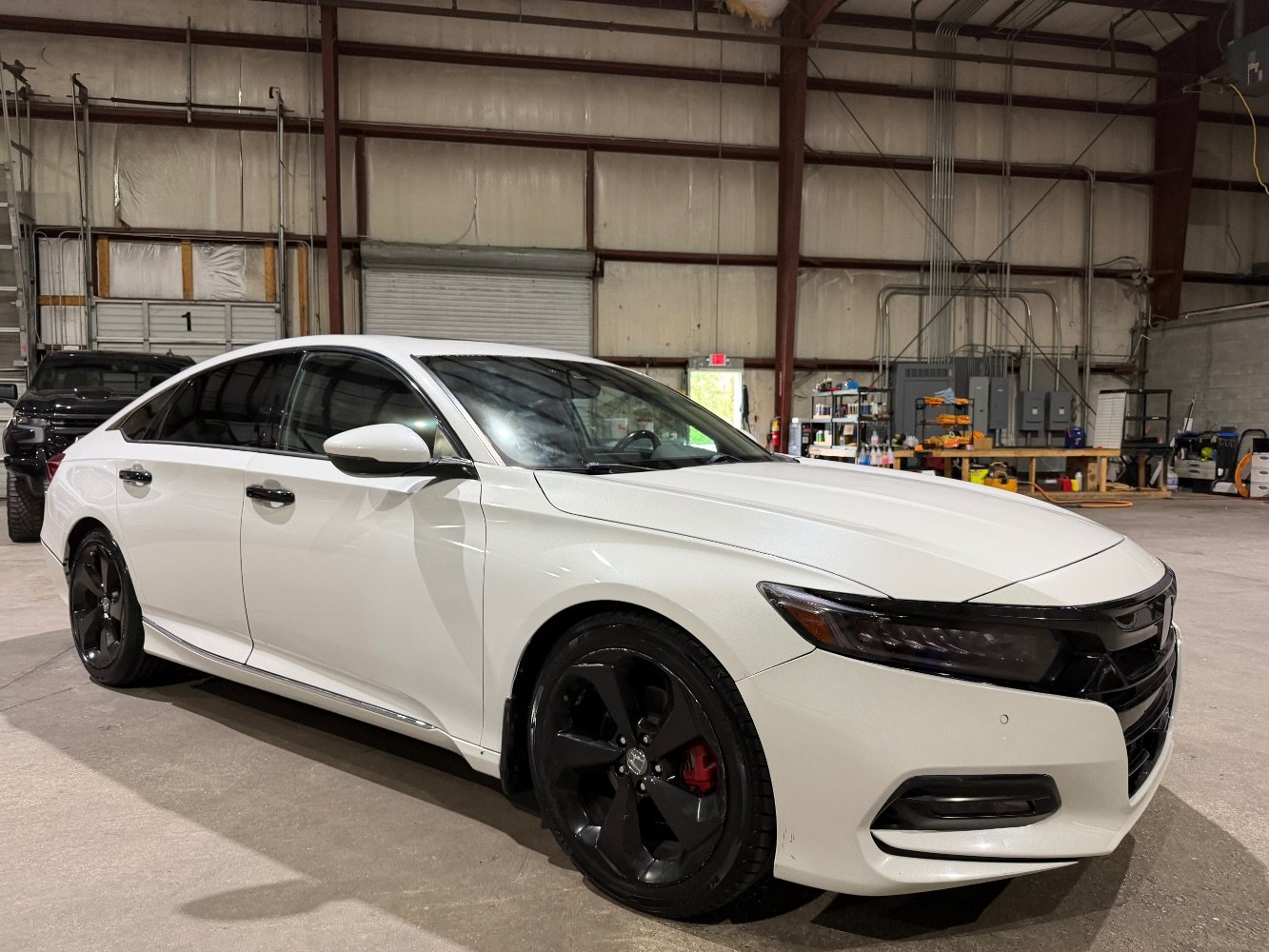 Used 2018 Honda Accord Touring image 2