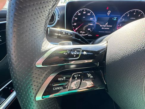 Used 2025 Mercedes-Benz GLC 300 image 24