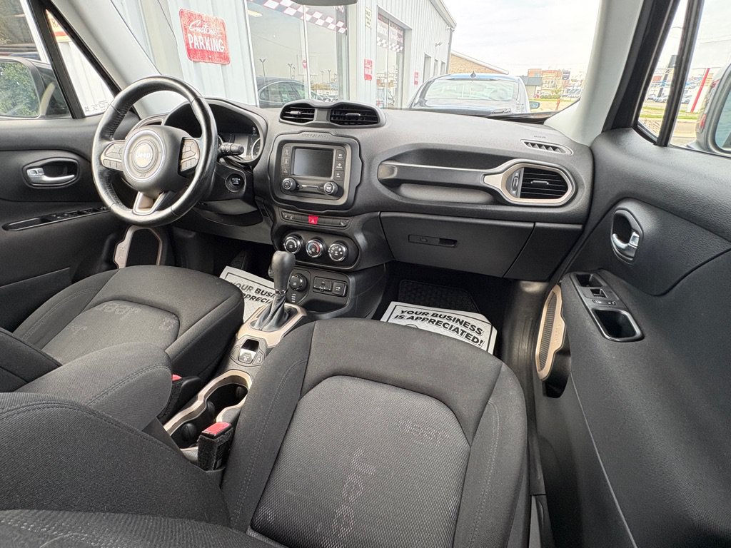 Used 2017 Jeep Renegade Latitude w/ Cold Weather Group AWD/4WD image 19