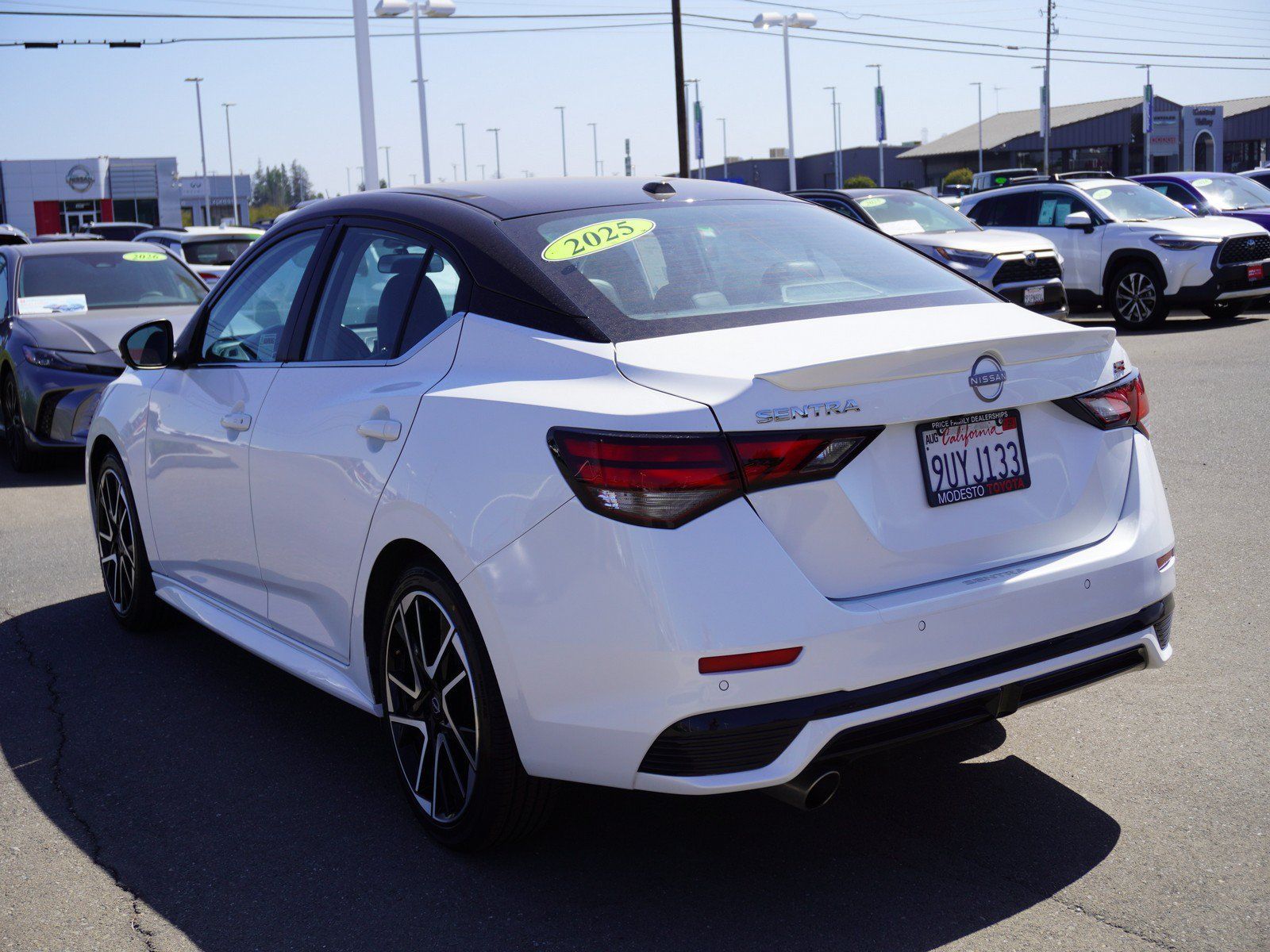 Used 2025 Nissan Sentra SR w/ SR Premium Package FWD image 8