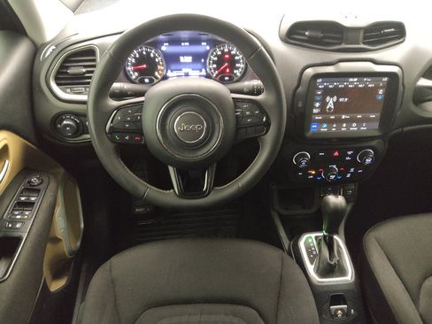 Used 2021 Jeep Renegade Latitude FWD image 22