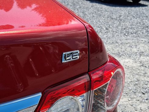 Used 2013 Toyota Corolla LE image 30