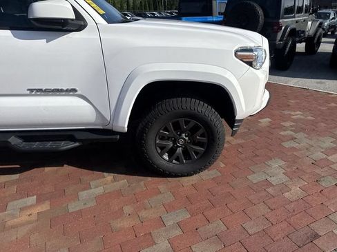Used 2022 Toyota Tacoma SR5 AWD/4WD image 17