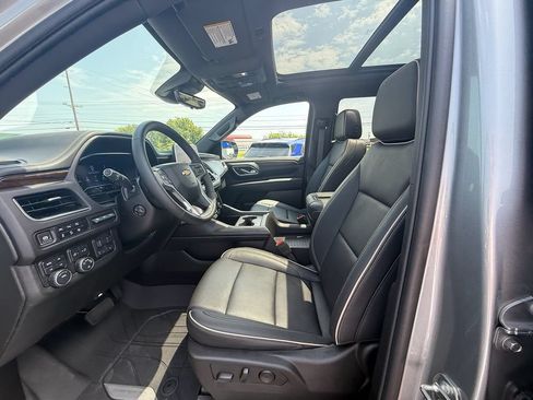 Used 2024 Chevrolet Tahoe Premier w/ Premium Package AWD/4WD image 12