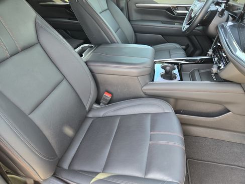 Used 2025 Chevrolet Suburban RST w/ Comfort Package RWD image 10