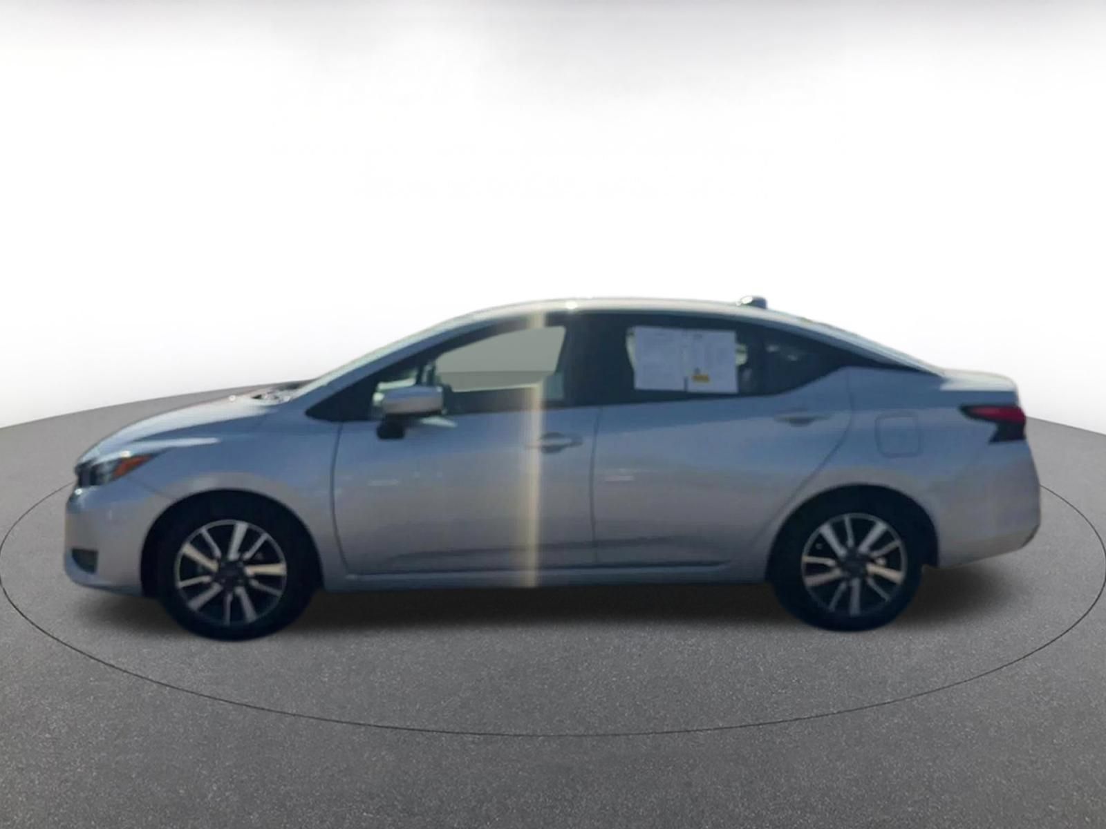 Used 2025 Nissan Versa SV FWD image 8
