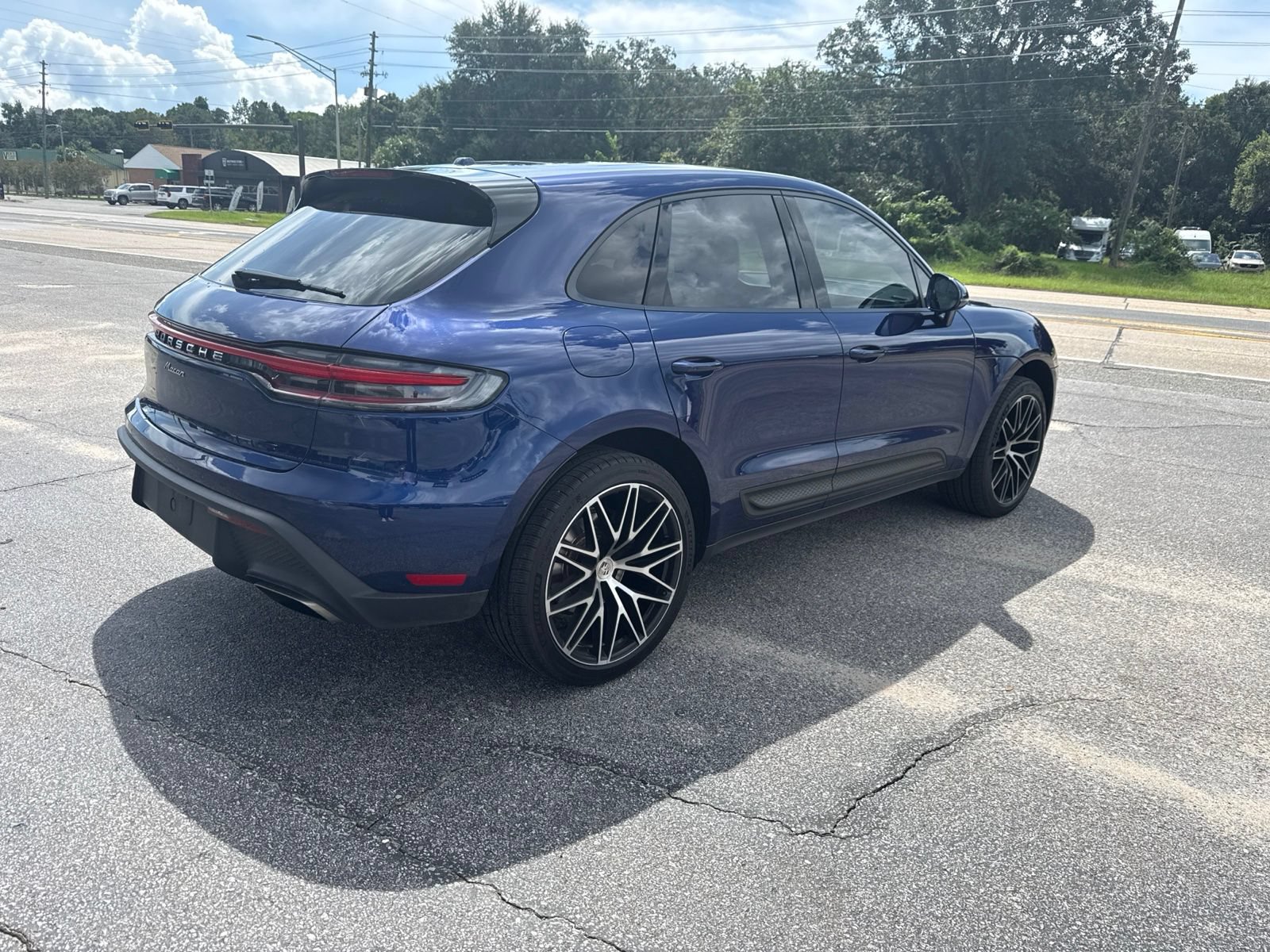 Used 2023 Porsche Macan AWD/4WD image 4