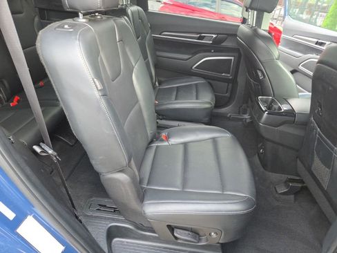 Used 2025 Kia Telluride S image 9