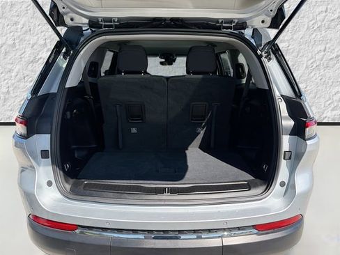 Used 2023 Jeep Grand Cherokee L Laredo image 12