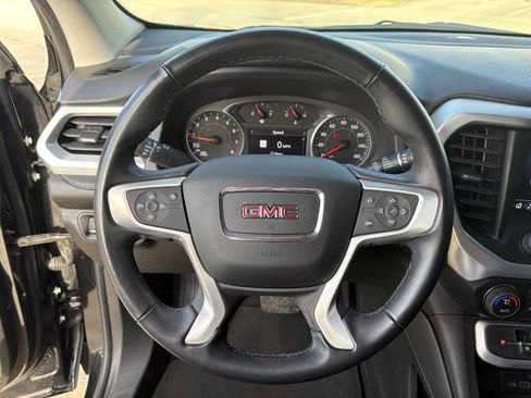 Used 2023 GMC Acadia SLT image 11