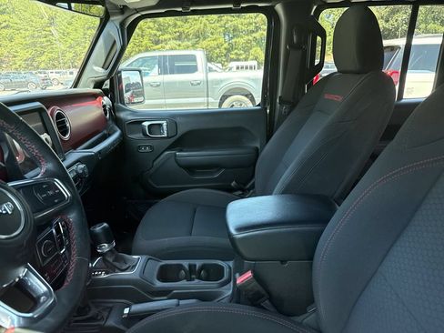 Used 2023 Jeep Wrangler Unlimited Rubicon w/ Cold Weather Group AWD/4WD image 13