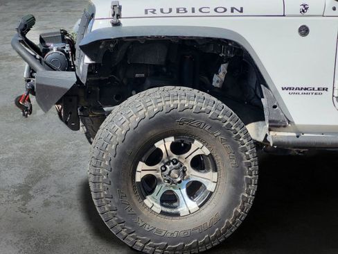 Used 2017 Jeep Wrangler Unlimited Rubicon w/ Connectivity Group AWD/4WD image 22