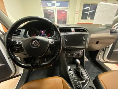 Used 2018 Volkswagen Tiguan SE image 23