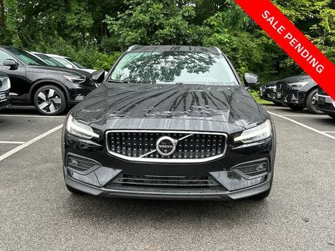 Used 2025 Volvo V60 B5 Cross Country Plus AWD/4WD image 11