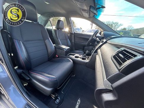 Used 2016 Toyota Camry SE image 16
