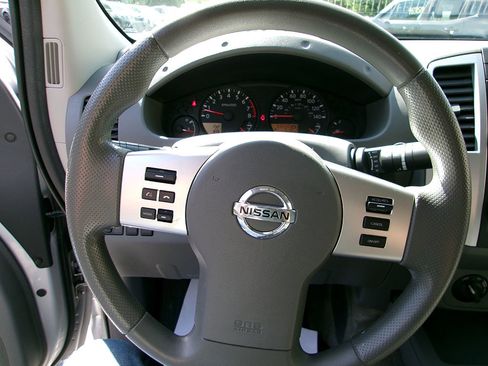 Used 2017 Nissan Frontier SV AWD/4WD image 20