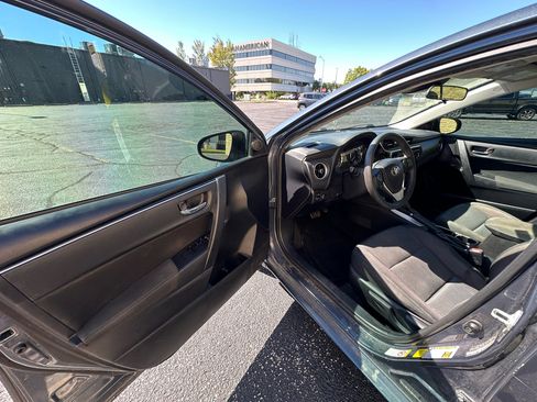 Used 2019 Toyota Corolla XLE image 9