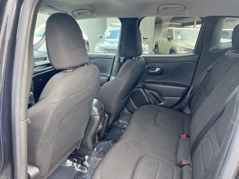 Used 2022 Jeep Renegade Latitude image 18