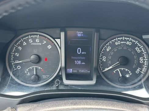 Used 2018 Toyota Tacoma TRD Sport AWD/4WD image 27