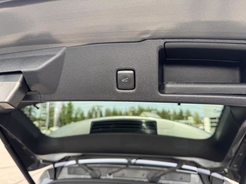 Used 2025 Ford Escape Platinum AWD/4WD image 17