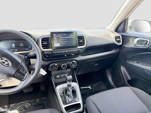 Certified 2025 Hyundai Venue SE FWD image 20