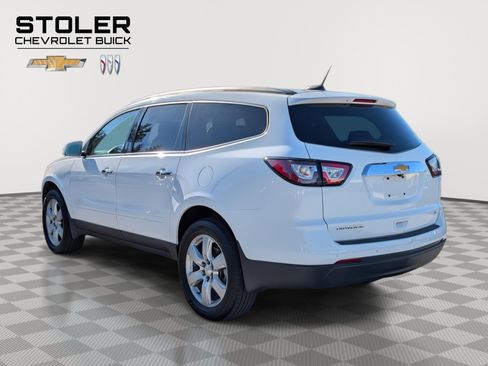 Used 2017 Chevrolet Traverse LT w/ Style and Technology Package image 3