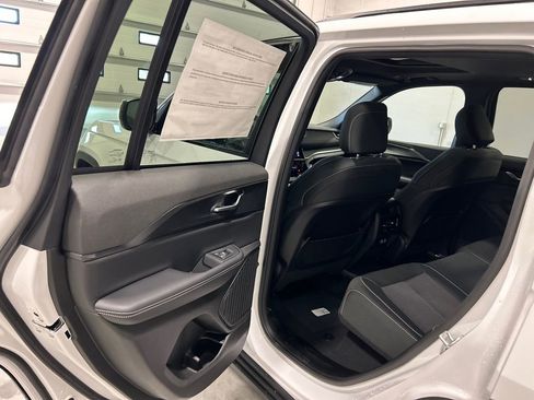 New 2025 Jeep Grand Cherokee Laredo w/ Luxury Tech Group I image 30