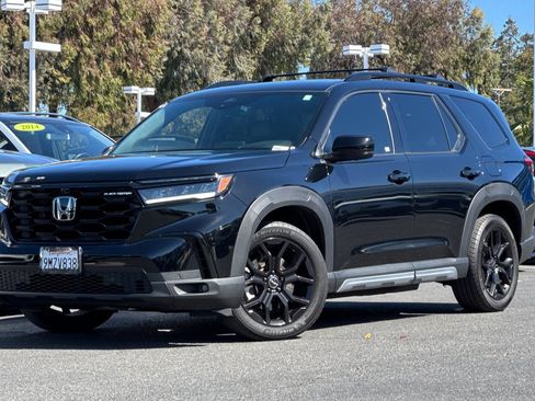 Used 2025 Honda Pilot Black Edition image 9