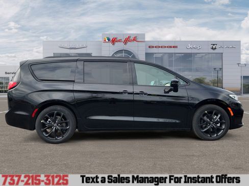 New 2026 Chrysler Pacifica Limited w/ S Appearance Package image 6