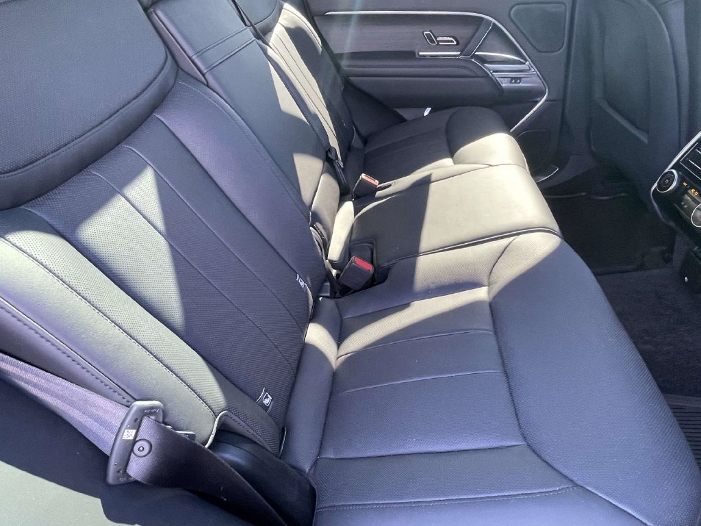 Used 2025 Land Rover Range Rover SE AWD/4WD image 12