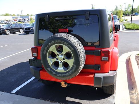 Used 2017 Jeep Wrangler Unlimited Sahara w/ Connectivity Group AWD/4WD image 11