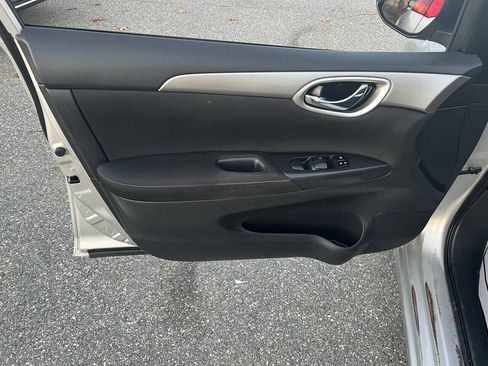 Used 2015 Nissan Sentra SV w/ Navigation Package image 21