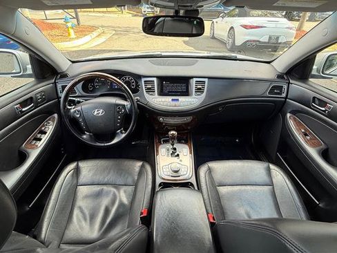 Used 2011 Hyundai Genesis 4.6 image 21