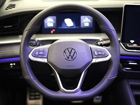 New 2026 Volkswagen Tiguan SE R-Line image 13