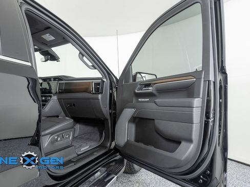 Used 2025 GMC Sierra 1500 Denali w/ Technology Package AWD/4WD image 41