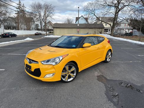 Used 2013 Hyundai Veloster w/ Tech Pkg image 1