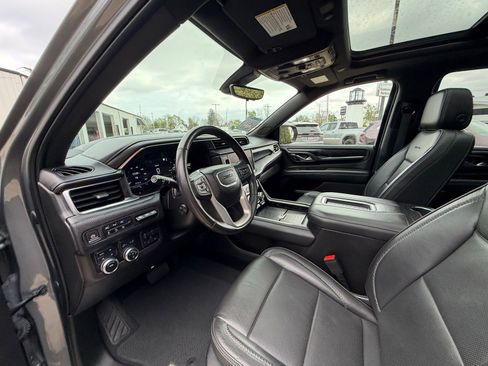 Used 2022 GMC Yukon Denali w/ Denali Premium Package image 10