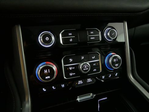 Used 2021 GMC Yukon Denali w/ Denali Ultimate Package image 29