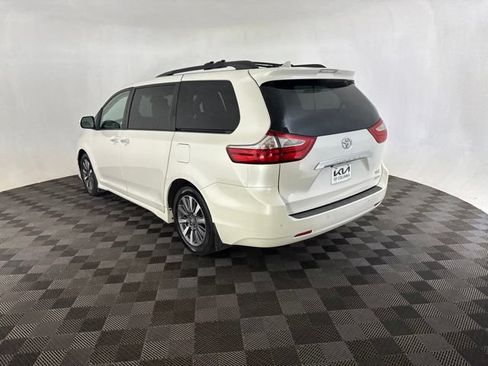 Used 2019 Toyota Sienna Limited Premium FWD image 9