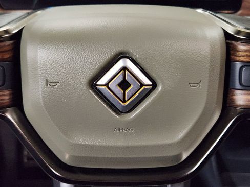 Used 2023 Rivian R1S Launch Edition image 35