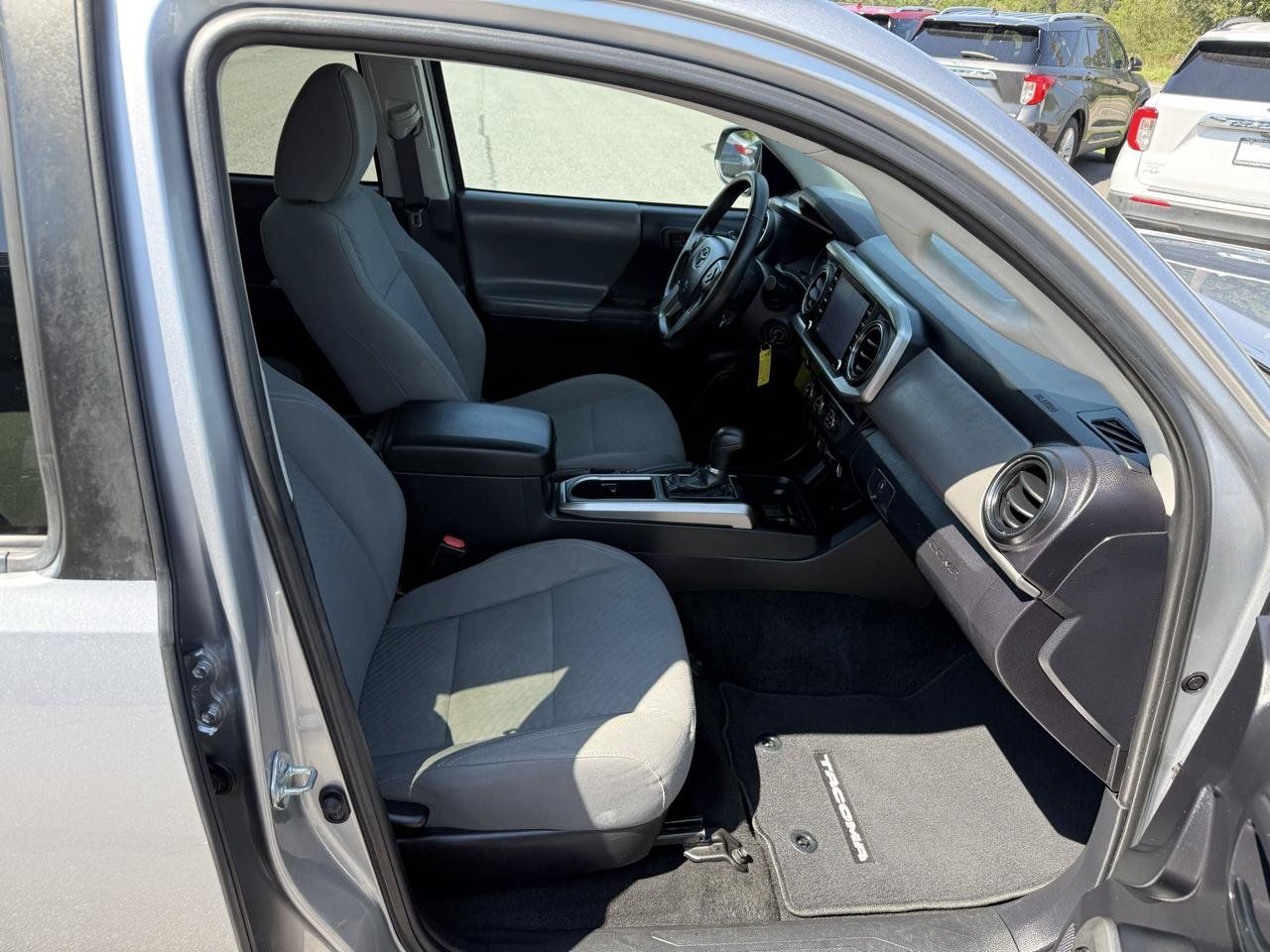 Used 2020 Toyota Tacoma SR5 RWD image 18