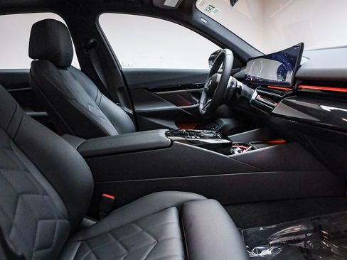 Used 2026 BMW 530i w/ M Sport Package image 17