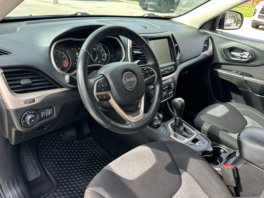Used 2014 Jeep Cherokee Latitude w/ Cold Weather Group AWD/4WD image 20