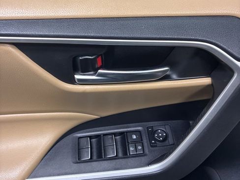 Used 2022 Toyota RAV4 XLE image 7