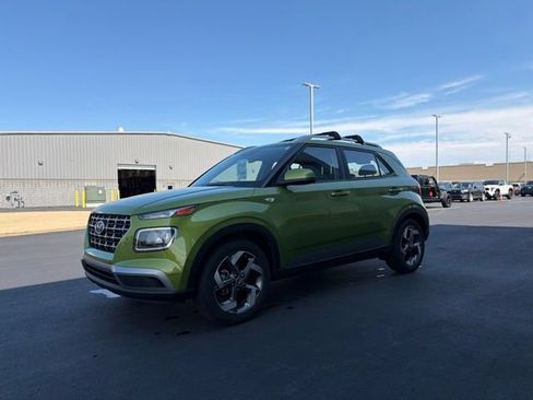 Used 2024 Hyundai Venue SEL FWD image 3