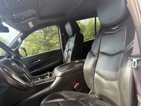 Used 2017 Cadillac Escalade ESV Platinum image 10