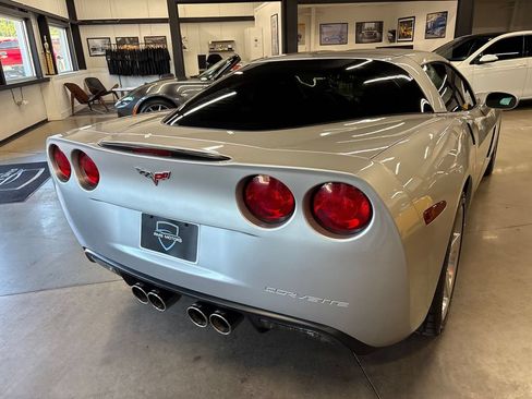 Used 2006 Chevrolet Corvette Coupe w/ Preferred Equipment Group RWD image 11