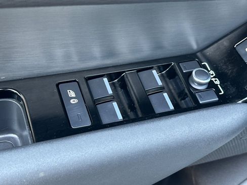 Used 2023 Land Rover Range Rover Velar R-Dynamic S image 13